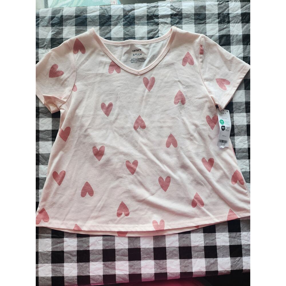 Carter's BNWT Small (6/7) heart tshirt